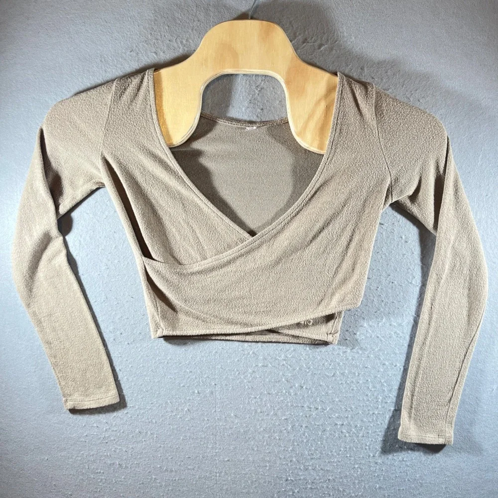 979 | Alo Yoga Alosoft Serenity Wrap Crossover Crop Top Tan Women Small